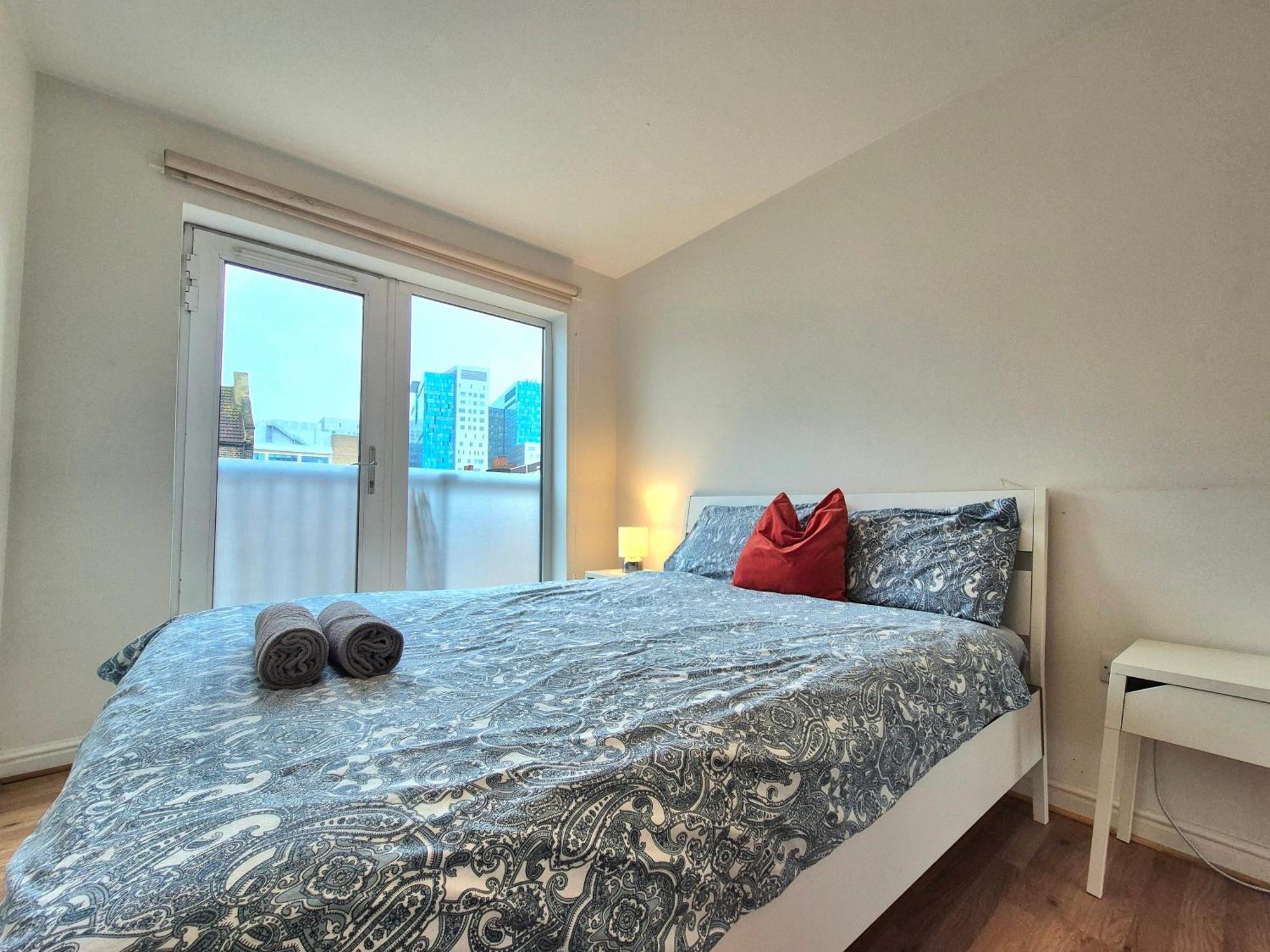 2 Bedroom Flat, Minutes From Shoreditch, Spitalfields & Brick Lane, Sleeps 4 Guests Appartamento