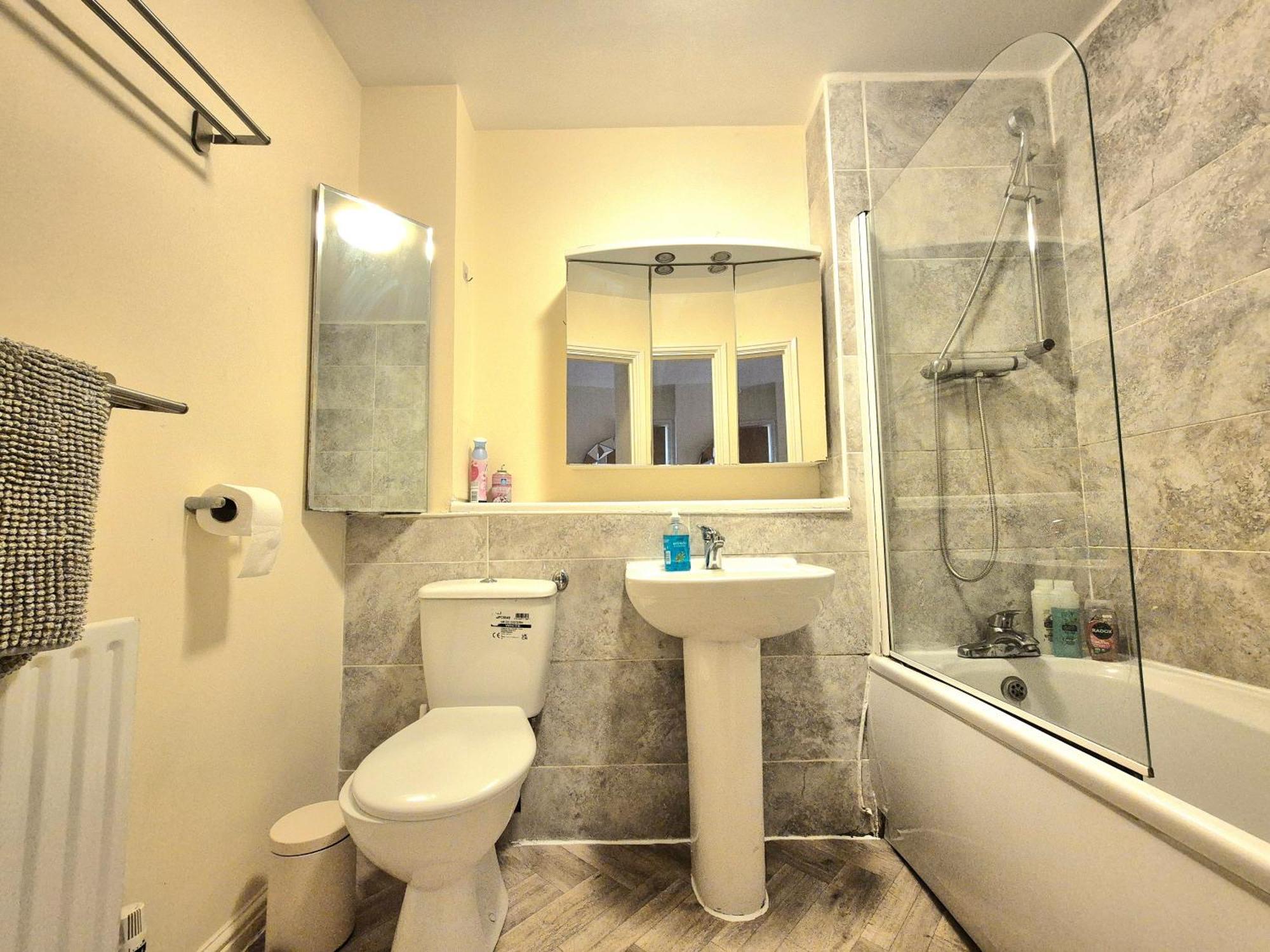 2 Bedroom Flat, Minutes From Shoreditch, Spitalfields & Brick Lane, Sleeps 4 Guests Appartamento *
