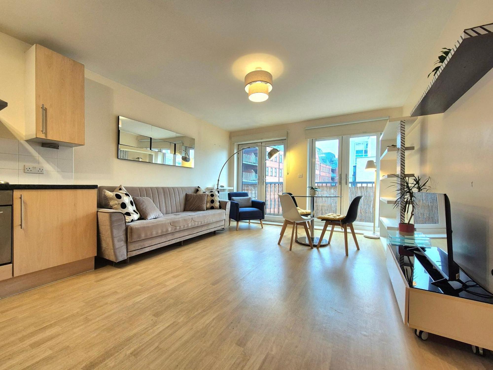 2 Bedroom Flat, Minutes From Shoreditch, Spitalfields & Brick Lane, Sleeps 4 Guests Londra