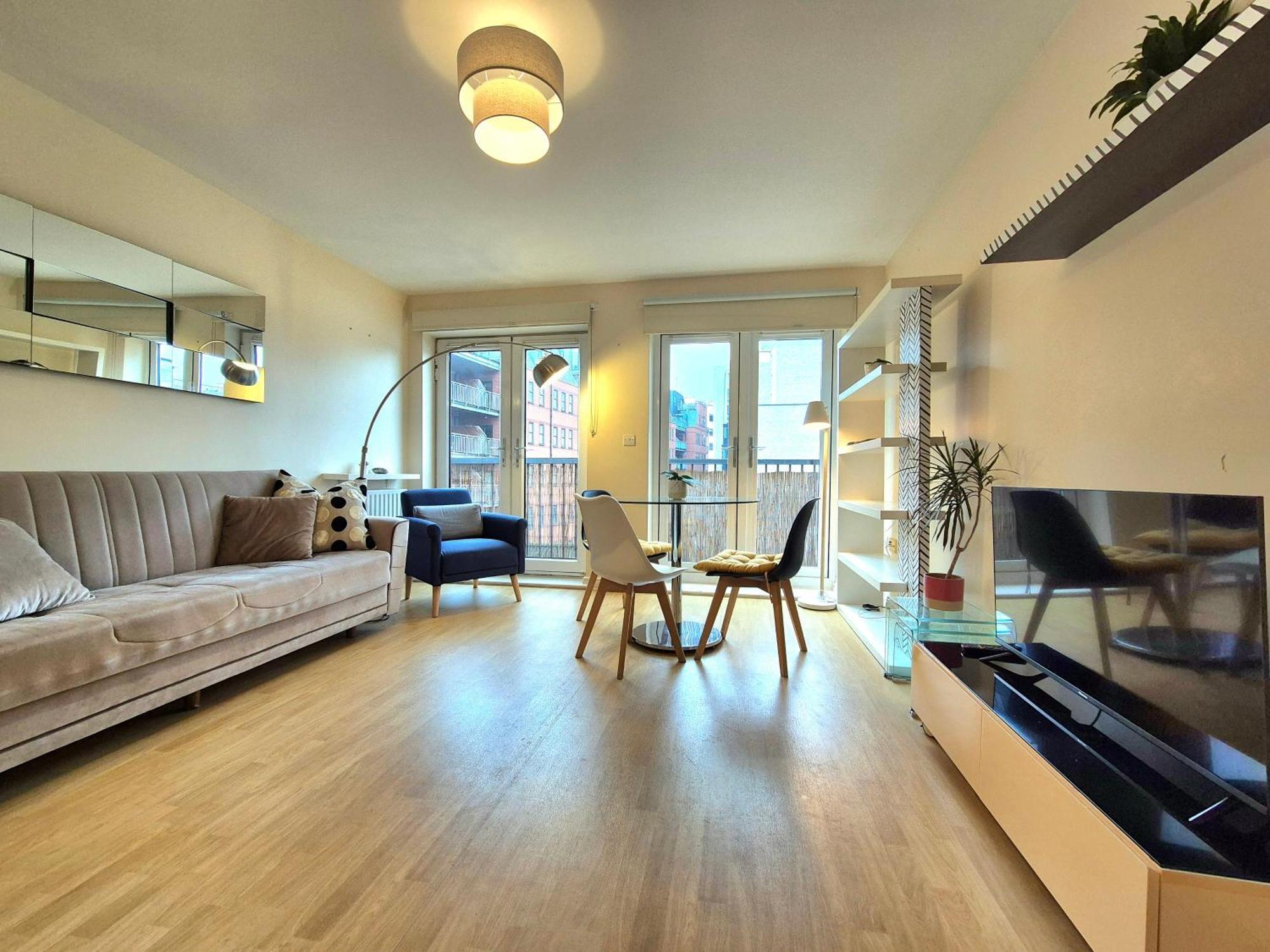 2 Bedroom Flat, Minutes From Shoreditch, Spitalfields & Brick Lane, Sleeps 4 Guests Appartamento Londra
